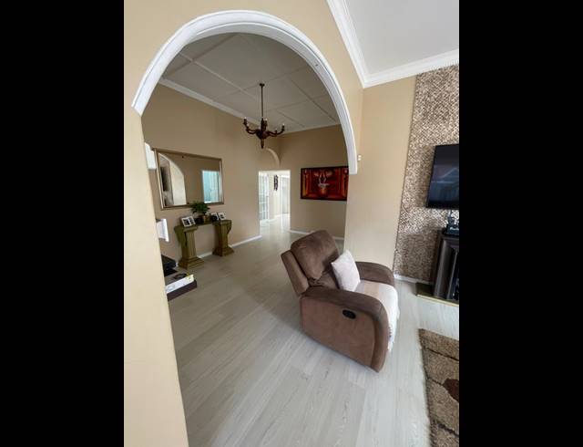 6 BEDROOM HOUSE TO LET IN GLENWOOD